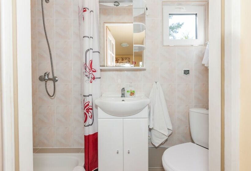 בקתת חדר, Bursztyn   Bernstein Spa & Wellness