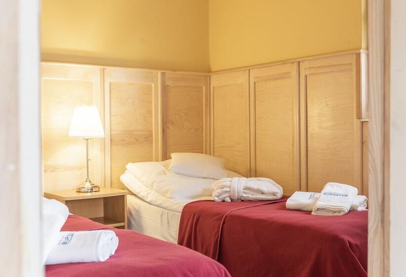 בקתת חדר, Bursztyn   Bernstein Spa & Wellness