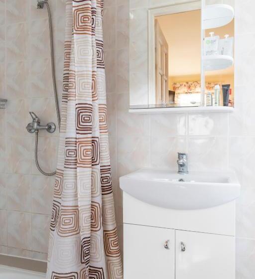 בקתת חדר, Bursztyn   Bernstein Spa & Wellness