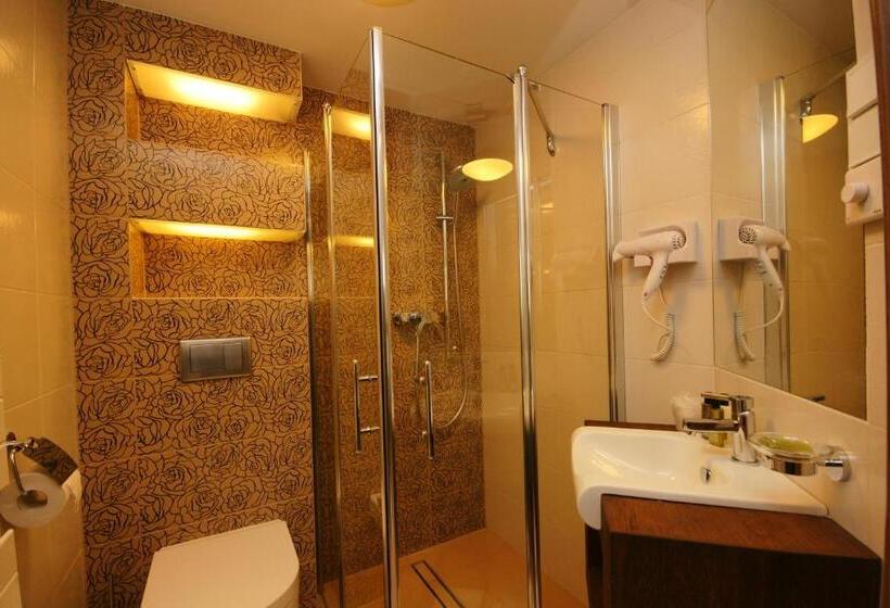 Номер Стандарт, Chochołowy Dwór