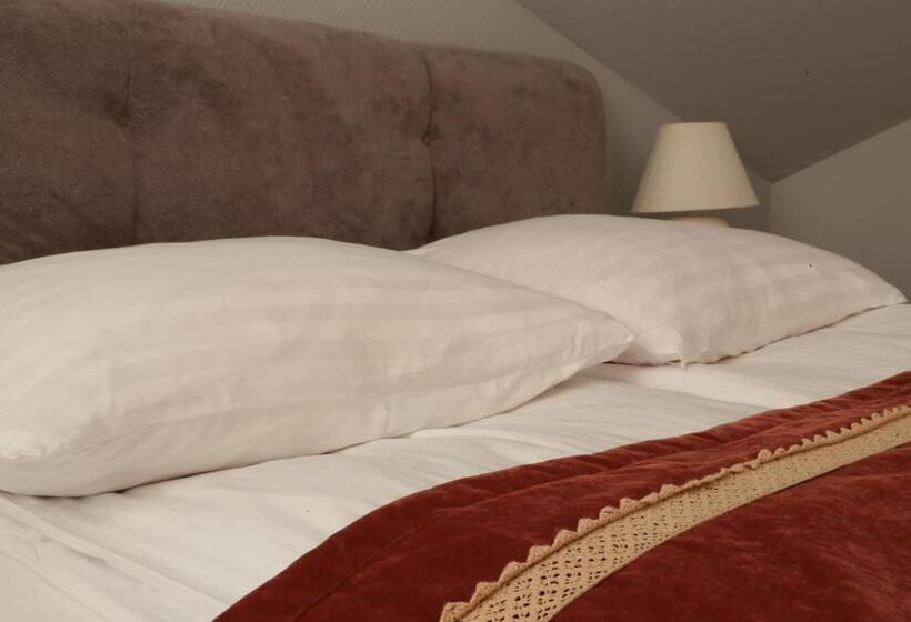 سوئیت با بالکن, Dom Atalia Wynajem Pokoi