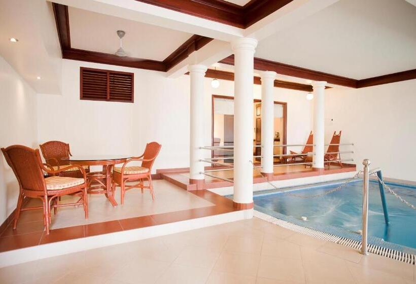 استودیوی استاندارد, Elephant Court Thekkady