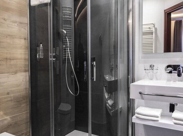 غرفة قياسية, Europa Starachowice