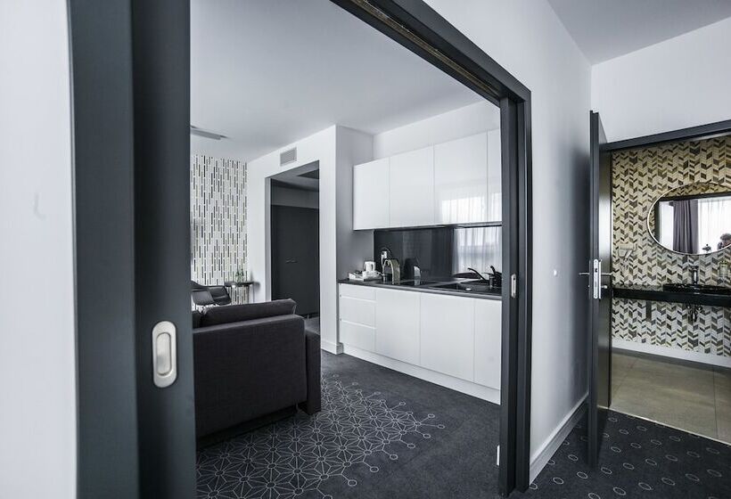 شقة غرفة واحدة, Europa Starachowice