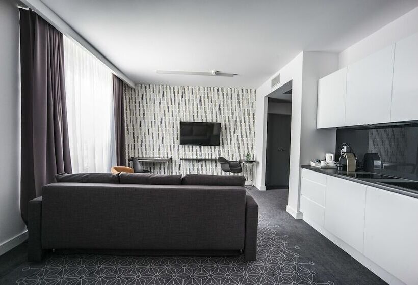 شقة غرفة واحدة, Europa Starachowice