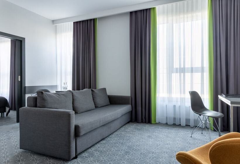 شقة غرفة واحدة, Europa Starachowice