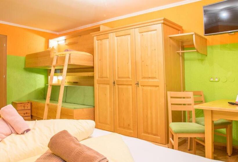 חדר משפחתי, Gell