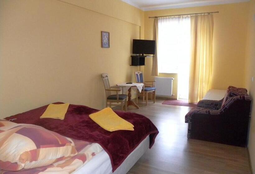 اتاق استاندارد سه تخته با بالکن, Okulski Grand Rozewie