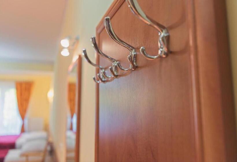 اتاق استاندارد سه تخته با بالکن, Okulski Grand Rozewie