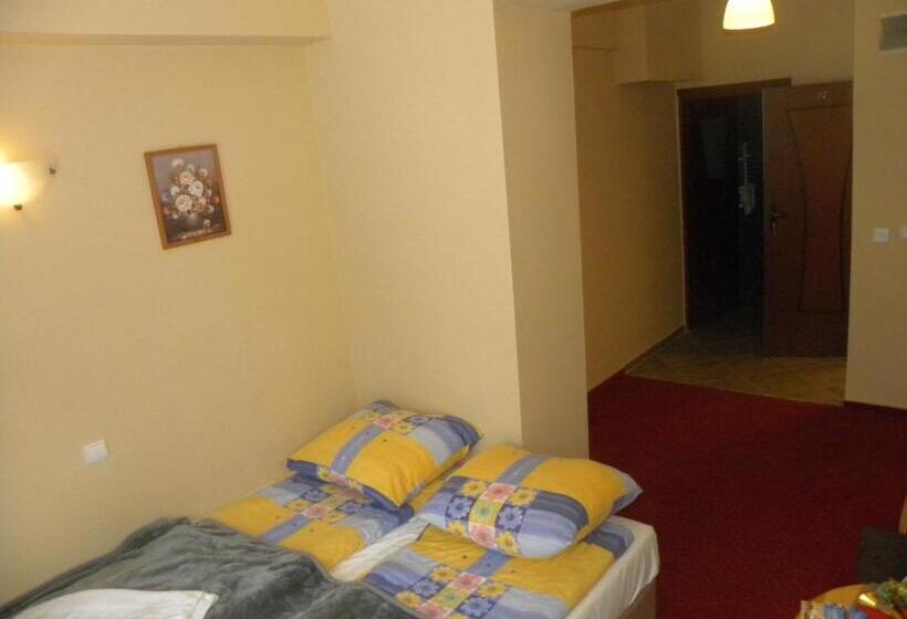 اتاق اکونومی, Okulski Grand Rozewie