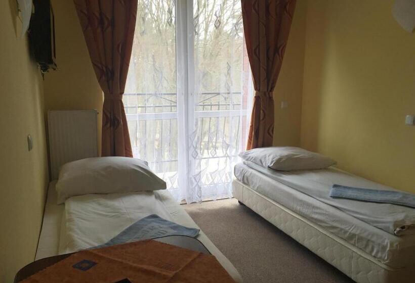 اتاق اکونومی, Okulski Grand Rozewie