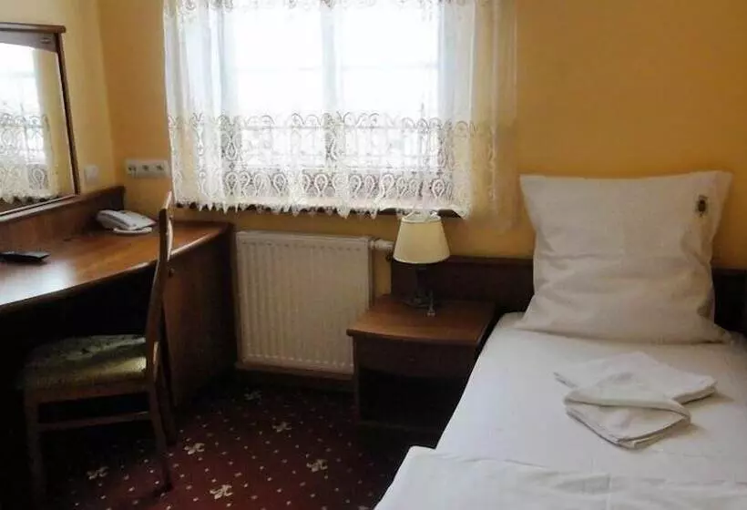 Standard Yhden Hengen Huone, Pałac Wiśniewski