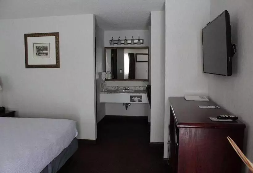 キングサイズベッドのスタンダードルーム, Shiretown Inn & Suites