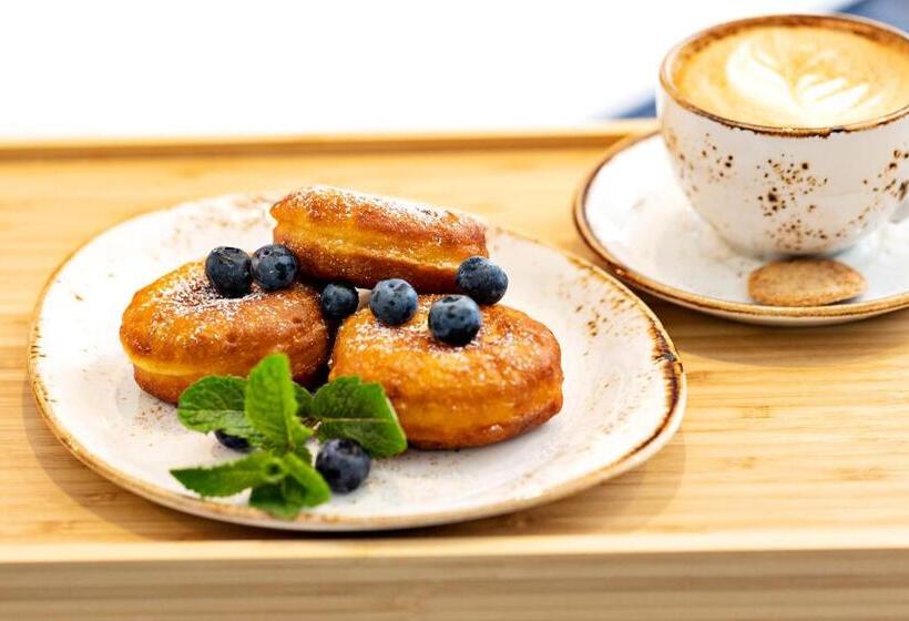 غرفة قياسية رباعية, Szuflada Rooms