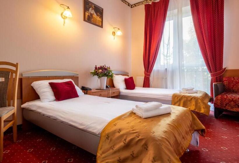 غرفة قياسية فردية, Trylogia