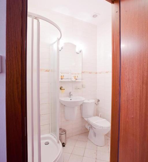 غرفة قياسية, Trylogia