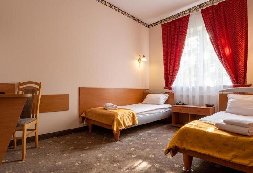 غرفة قياسية, Trylogia