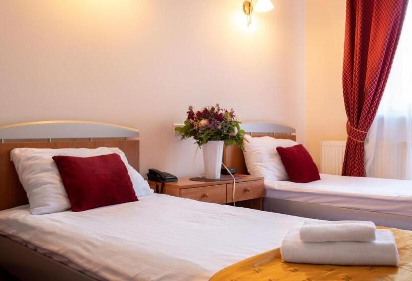 غرفة قياسية ثلاثية, Trylogia