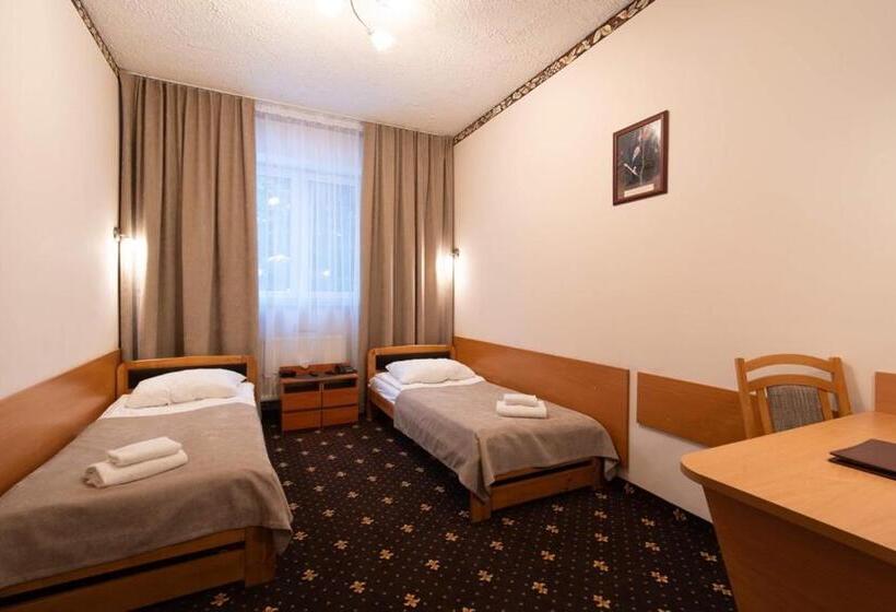 标准单人间, Trylogia