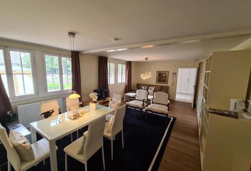 침실 2개 아파트, Verena S Park