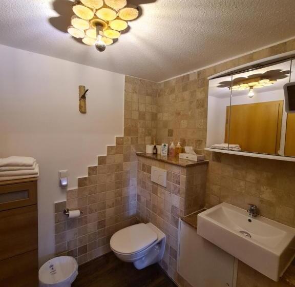 침실 2개 아파트, Verena S Park