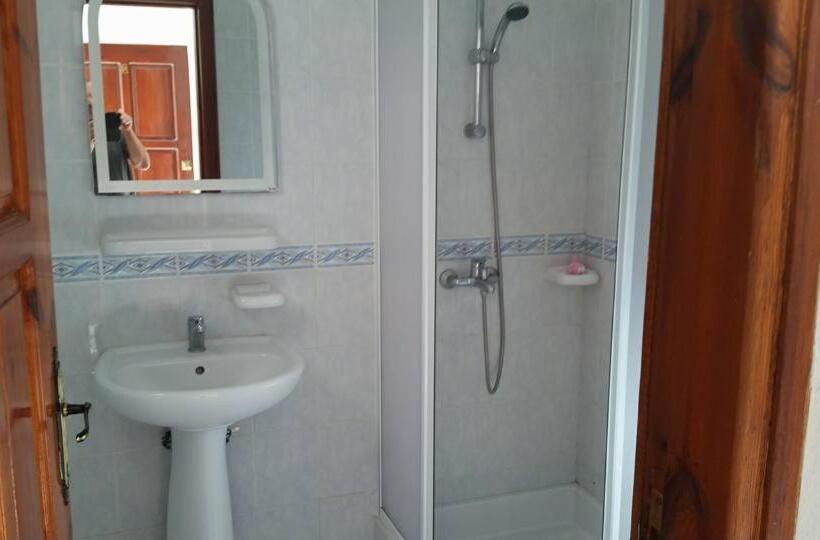 غرفة قياسية فردية, Paradise