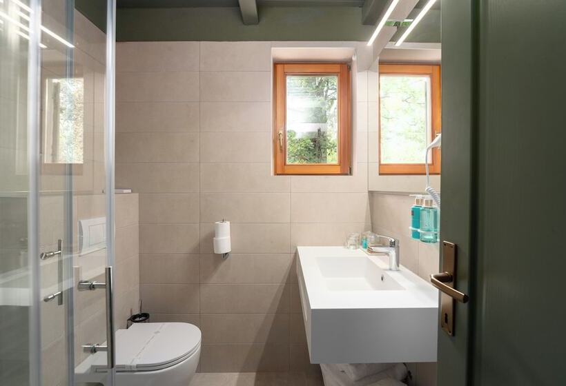 غرفة قياسية ثلاثية مزودة بشرفة, Boutique Hotel Paradiso