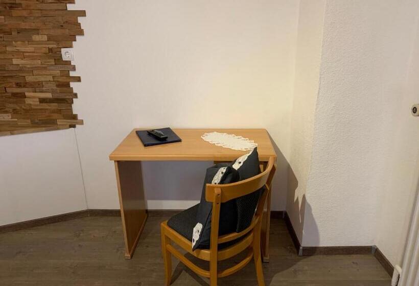 スタンダード4人部屋, Gasthof Zum Waldstein