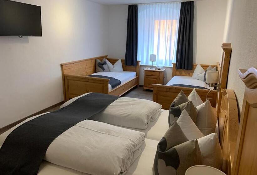 スタンダード4人部屋, Gasthof Zum Waldstein