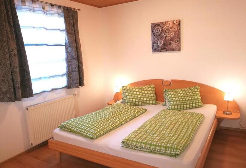 Семейный Номер Вид на Горы, Schusterbauer