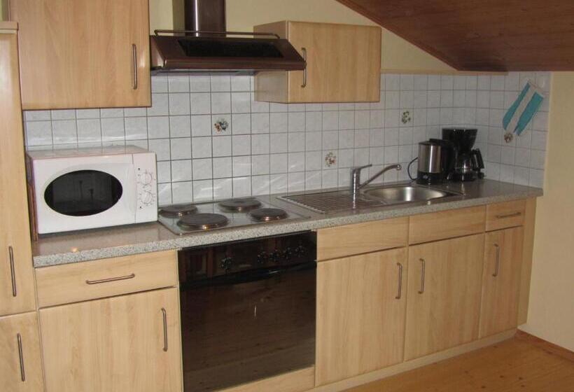 Семейный Номер Вид на Горы, Schusterbauer