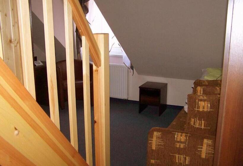 패밀리 룸, Villa Carmen