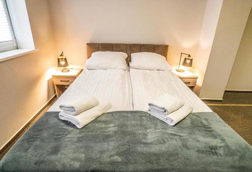 اتاق لوکس, Villa Pallas