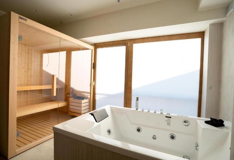 جناح مزود بجاكوزى, Catania Sea Palace