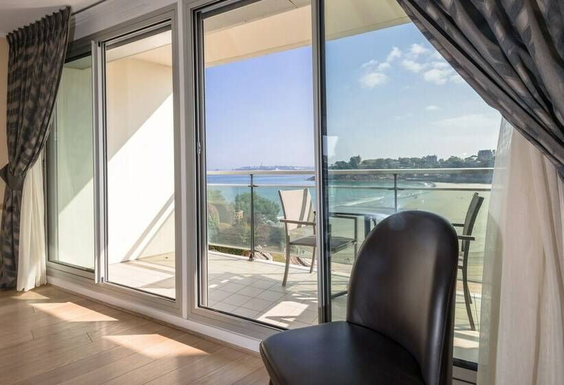 غرفة عائلية, Le Crystal Dinard Plage