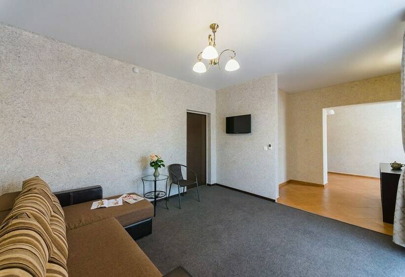 패밀리 스튜디오, Mini Hotel Platan