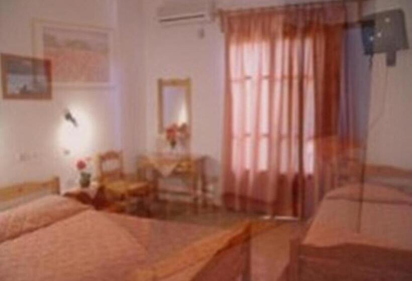 اتاق استاندارد سه نفره, Christos Guesthouse