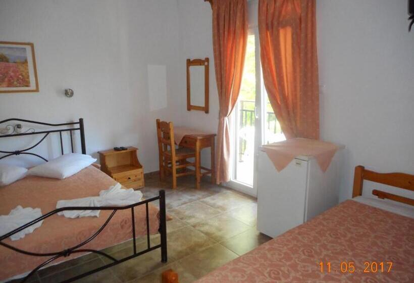 اتاق استاندارد سه نفره, Christos Guesthouse