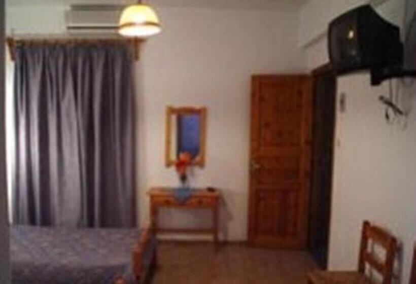 اتاق خانوادگی, Christos Guesthouse