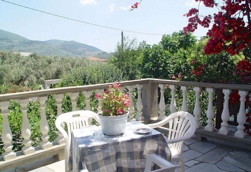 اتاق خانوادگی, Christos Guesthouse