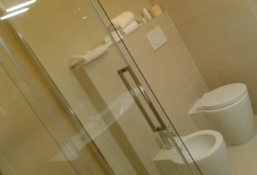 디럭스 트리플 룸, Tirreno