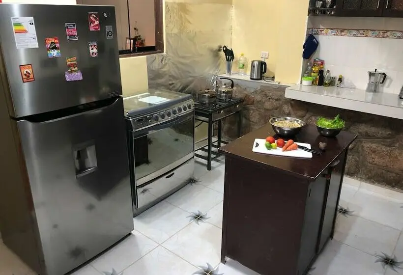 اتاق استاندارد سه نفره, Illari Kusi