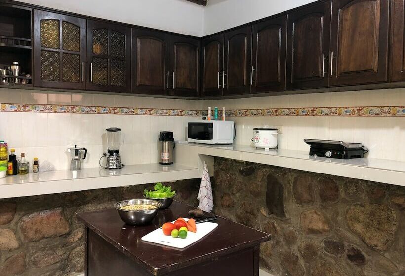 غرفة قياسية ثلاثية, Illari Kusi