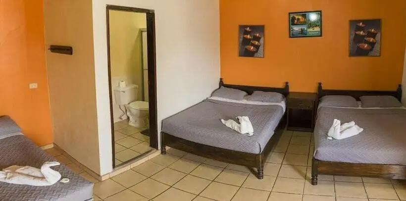 اتاق خانوادگی, Berakah B&b
