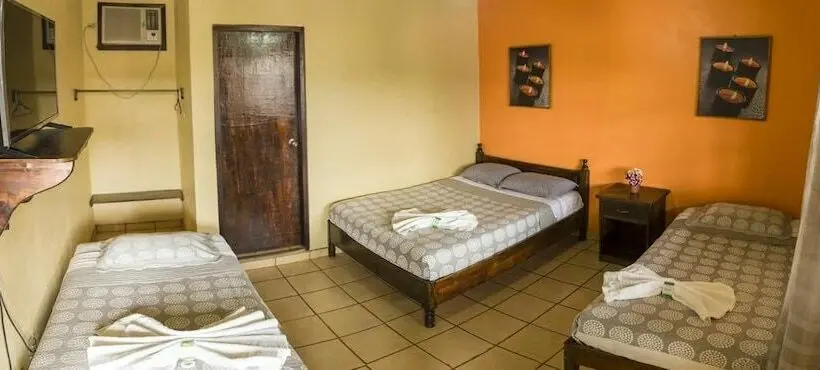اتاق خانوادگی, Berakah B&b