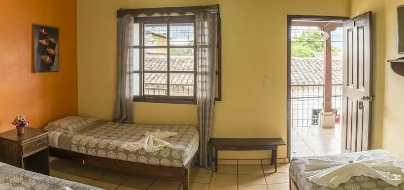 اتاق خانوادگی, Berakah B&b