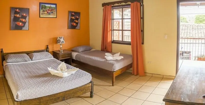 اتاق خانوادگی, Berakah B&b
