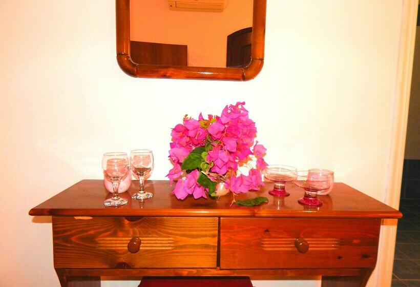 آپارتمان 1 خوابه همکف, Evelina Beach Pension A Breath Away From The Black Beach Offer Plenty Of Accommodation Type To Suit