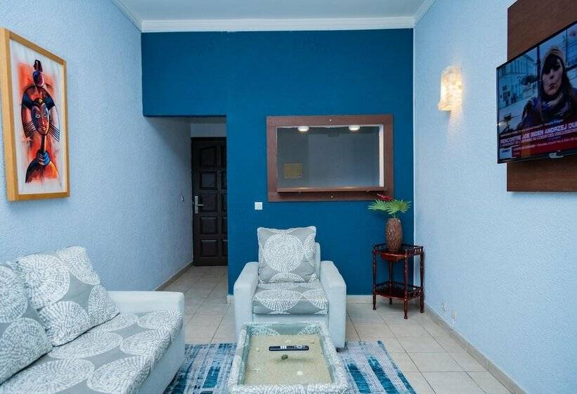 سوییت, Hibiscus Blvd Triomphal