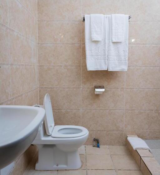 سوییت جونیور, Hibiscus Blvd Triomphal